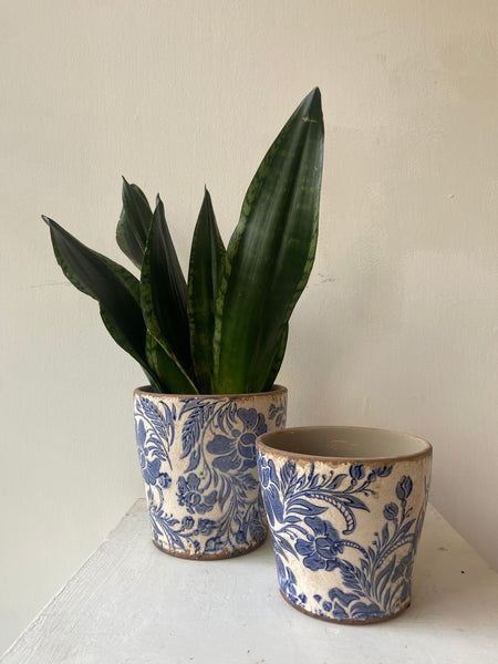 Flower pattern pot (blue/white)