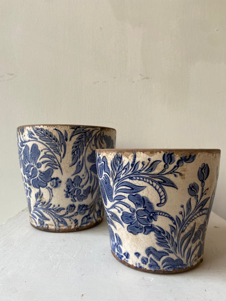 Flower pattern pot (blue/white)